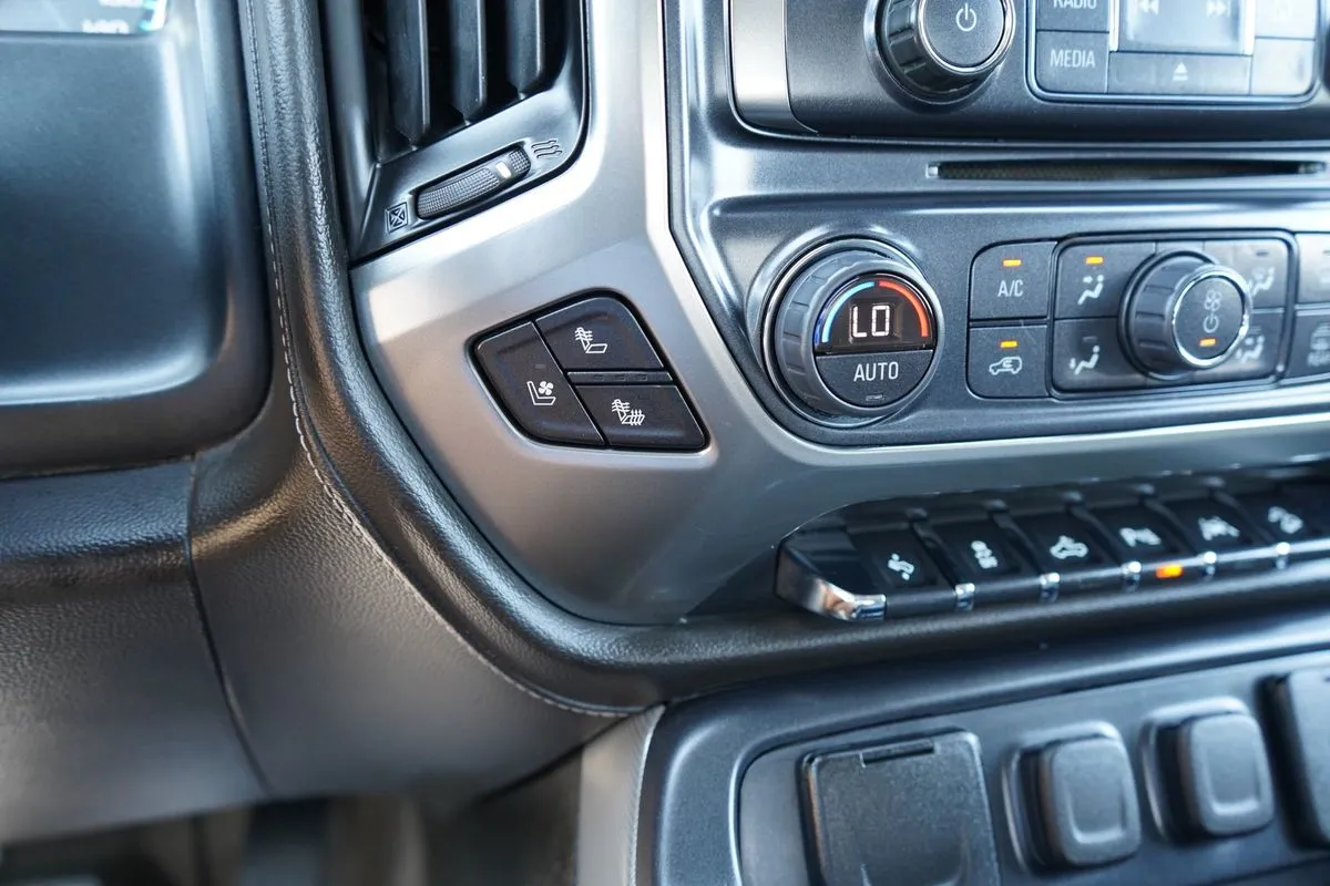 Chevrolet Silverado photo 30