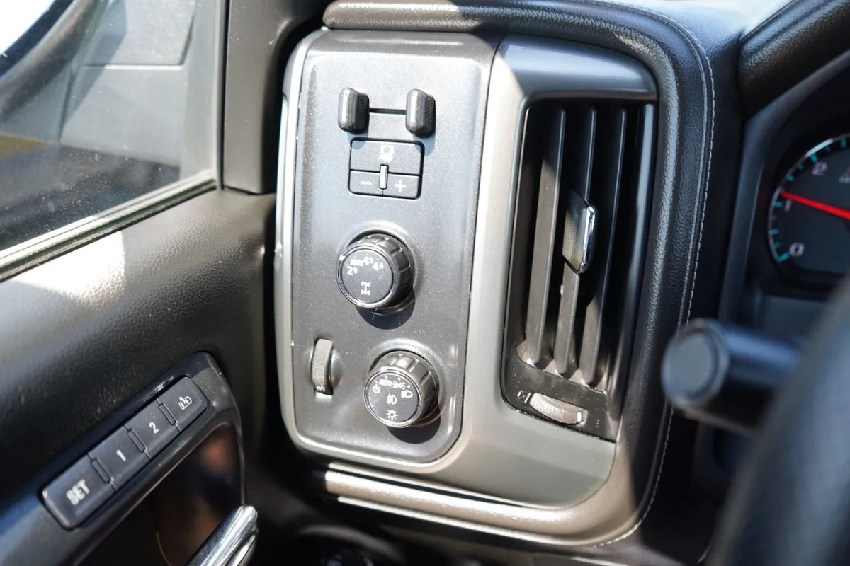 Chevrolet Silverado photo 28