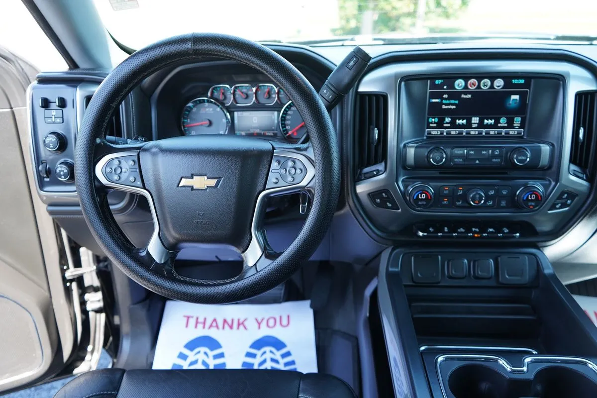 Chevrolet Silverado photo 18