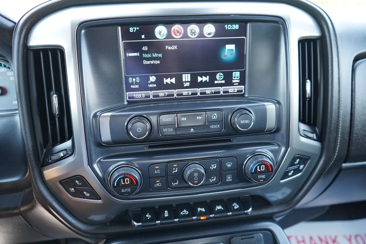 Chevrolet Silverado photo 29