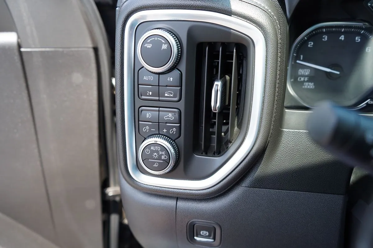 GMC Sierra photo 32