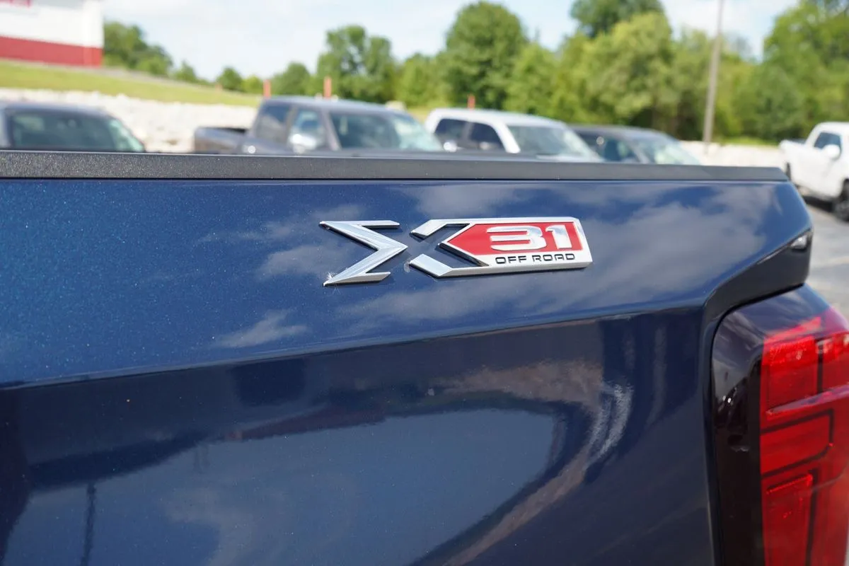 GMC Sierra photo 10