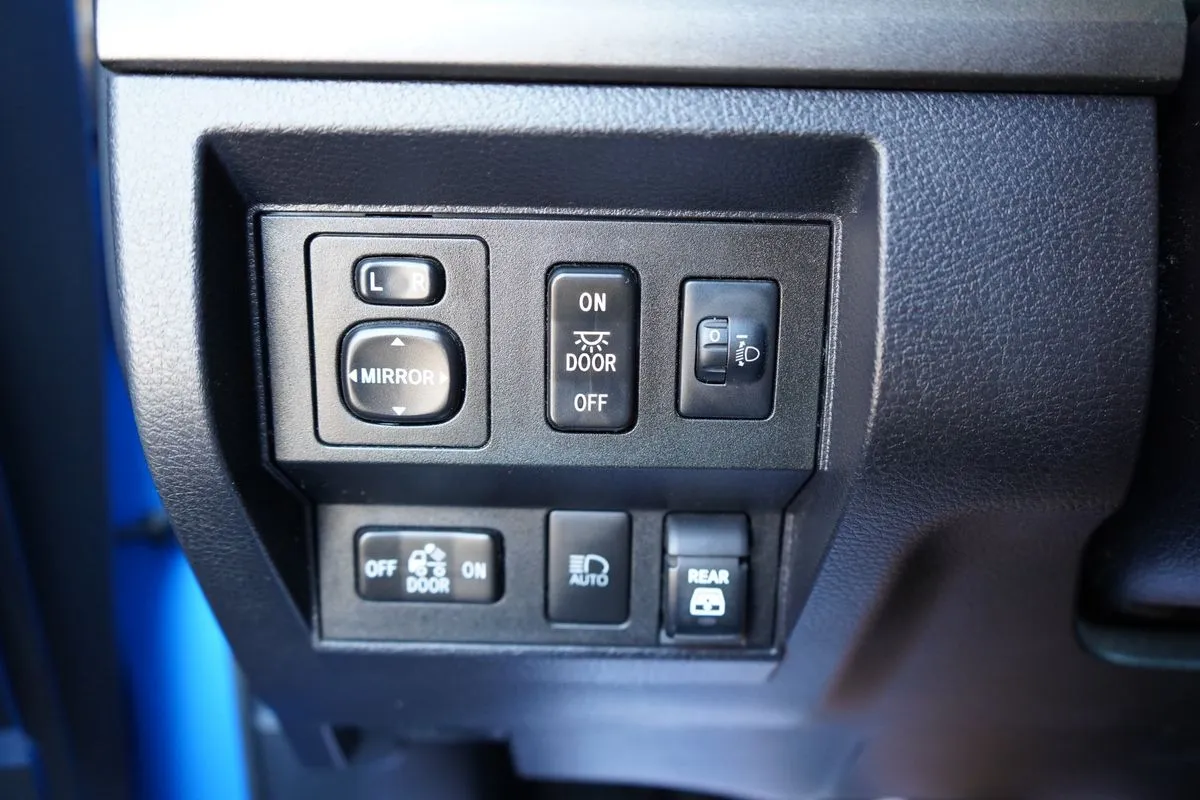 Toyota Tundra photo 32
