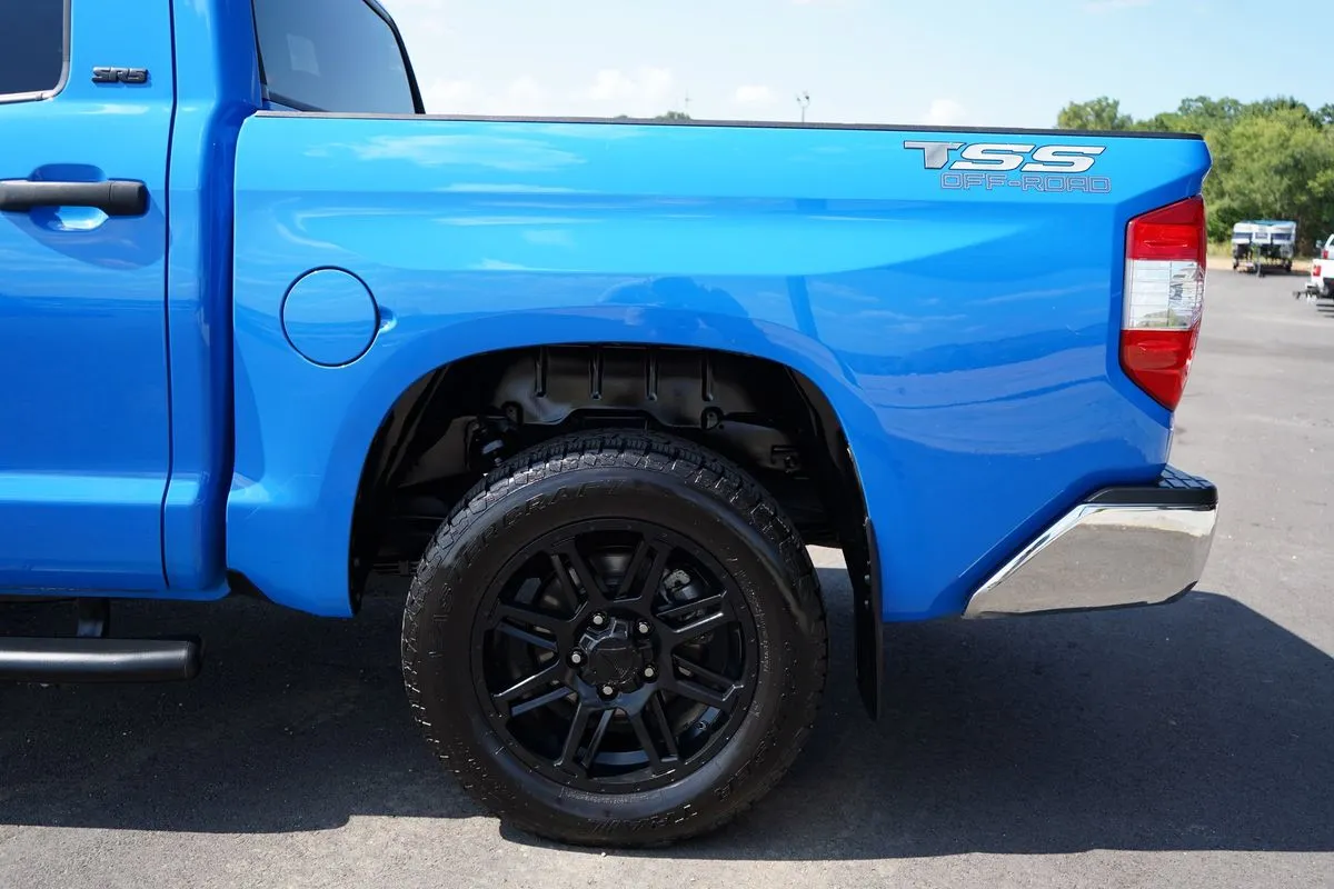 Toyota Tundra photo 8