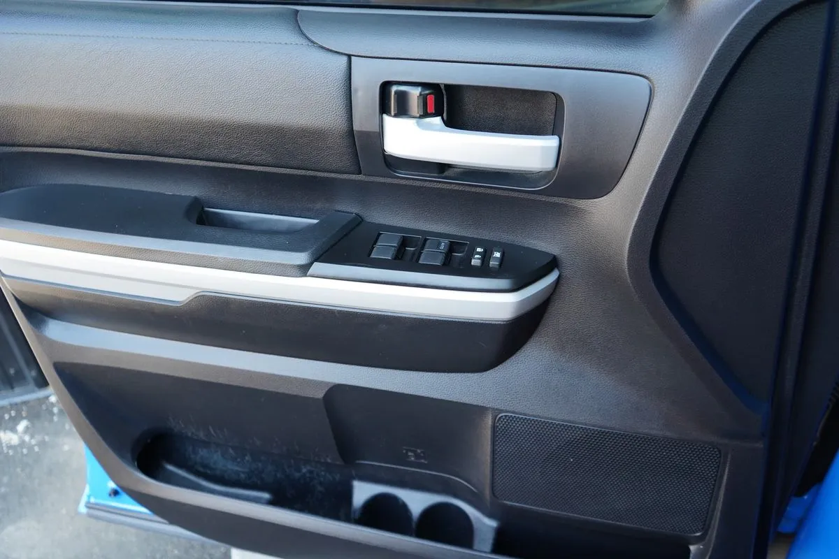 Toyota Tundra photo 33