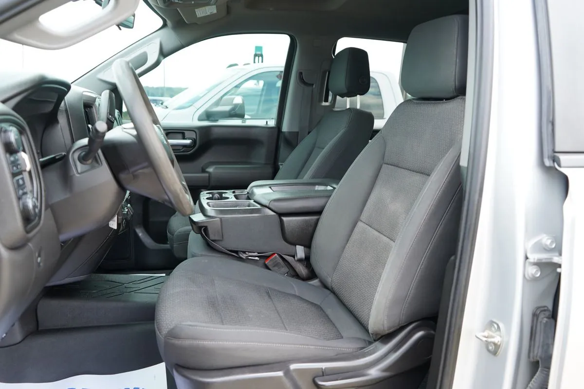 Chevrolet Silverado photo 21