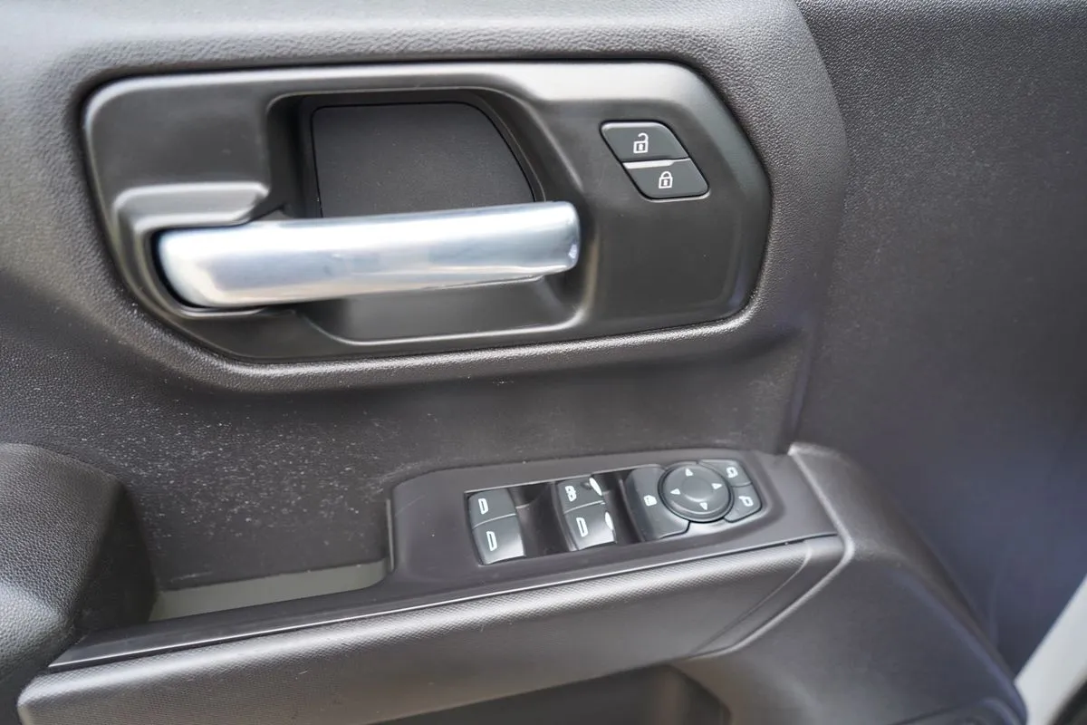 Chevrolet Silverado photo 28