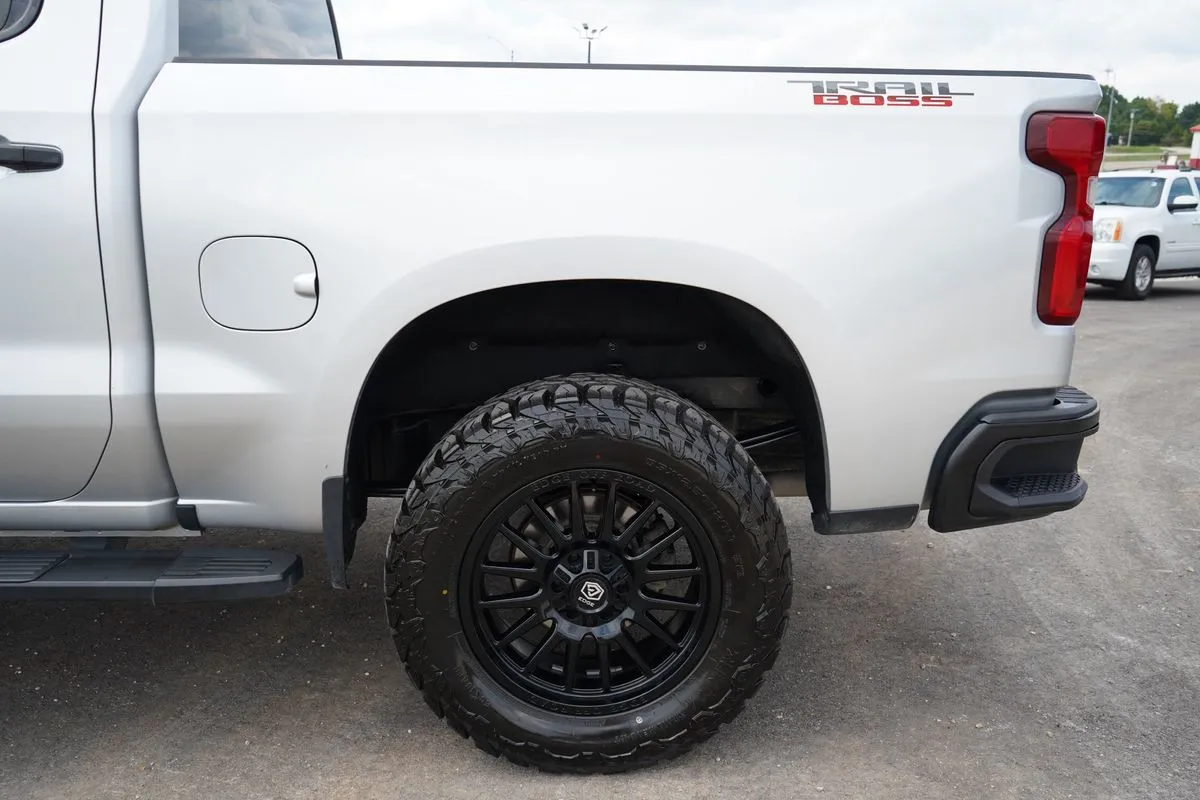 Chevrolet Silverado photo 8