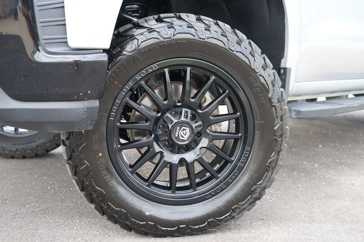 Chevrolet Silverado photo 4