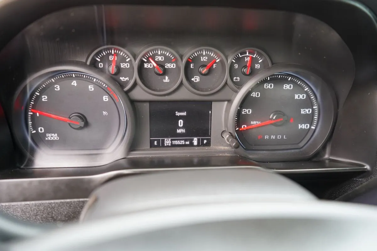 Chevrolet Silverado photo 24
