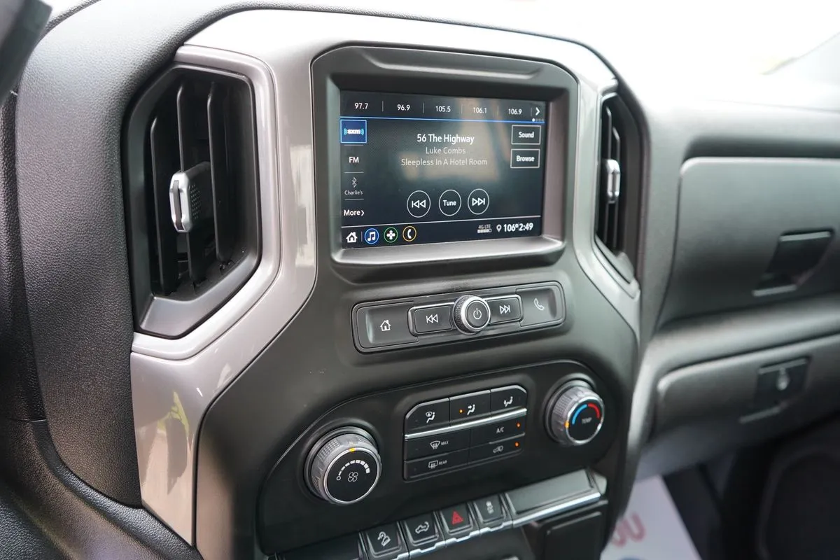 Chevrolet Silverado photo 25