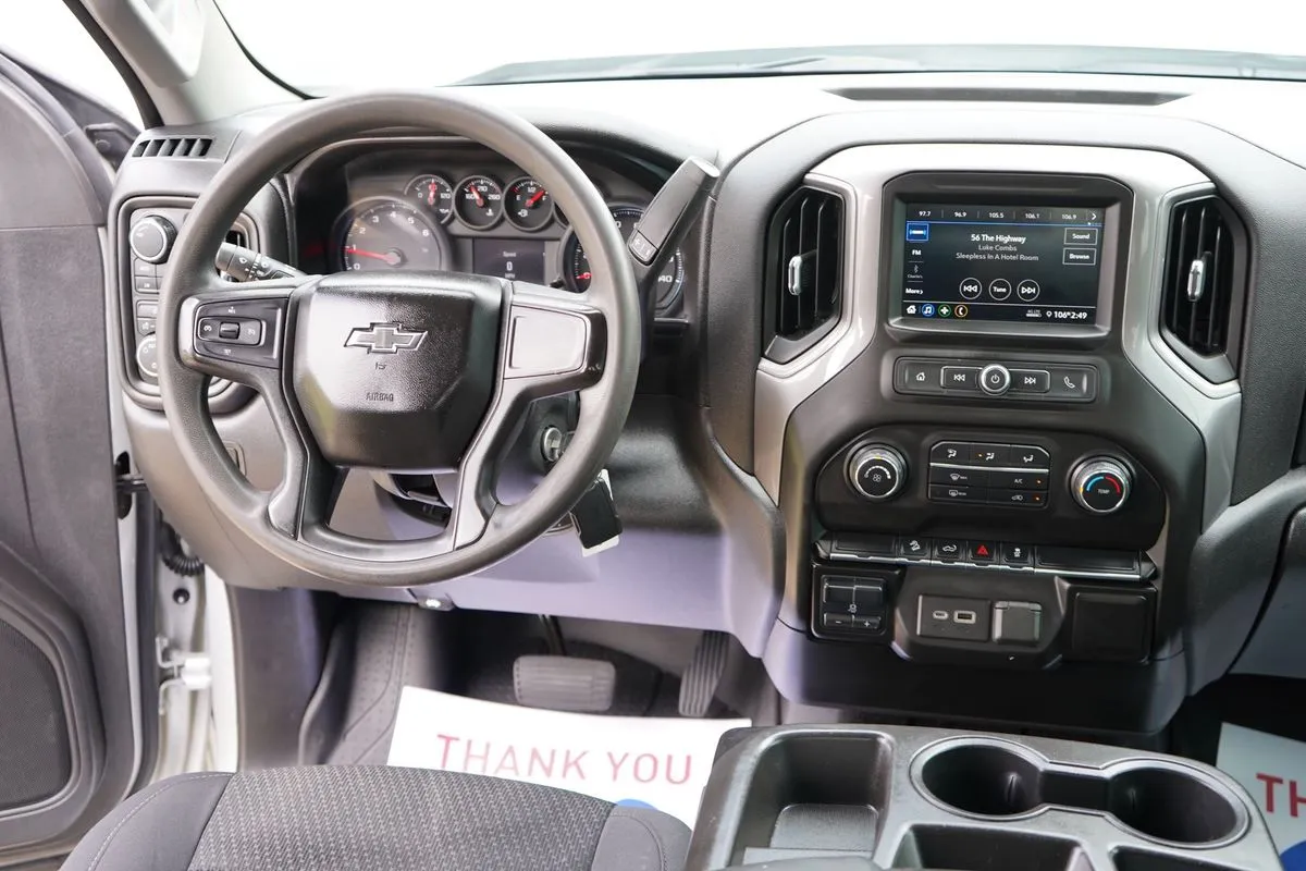 Chevrolet Silverado photo 16
