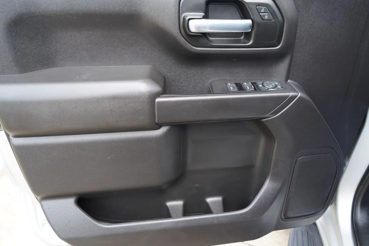 Chevrolet Silverado photo 27