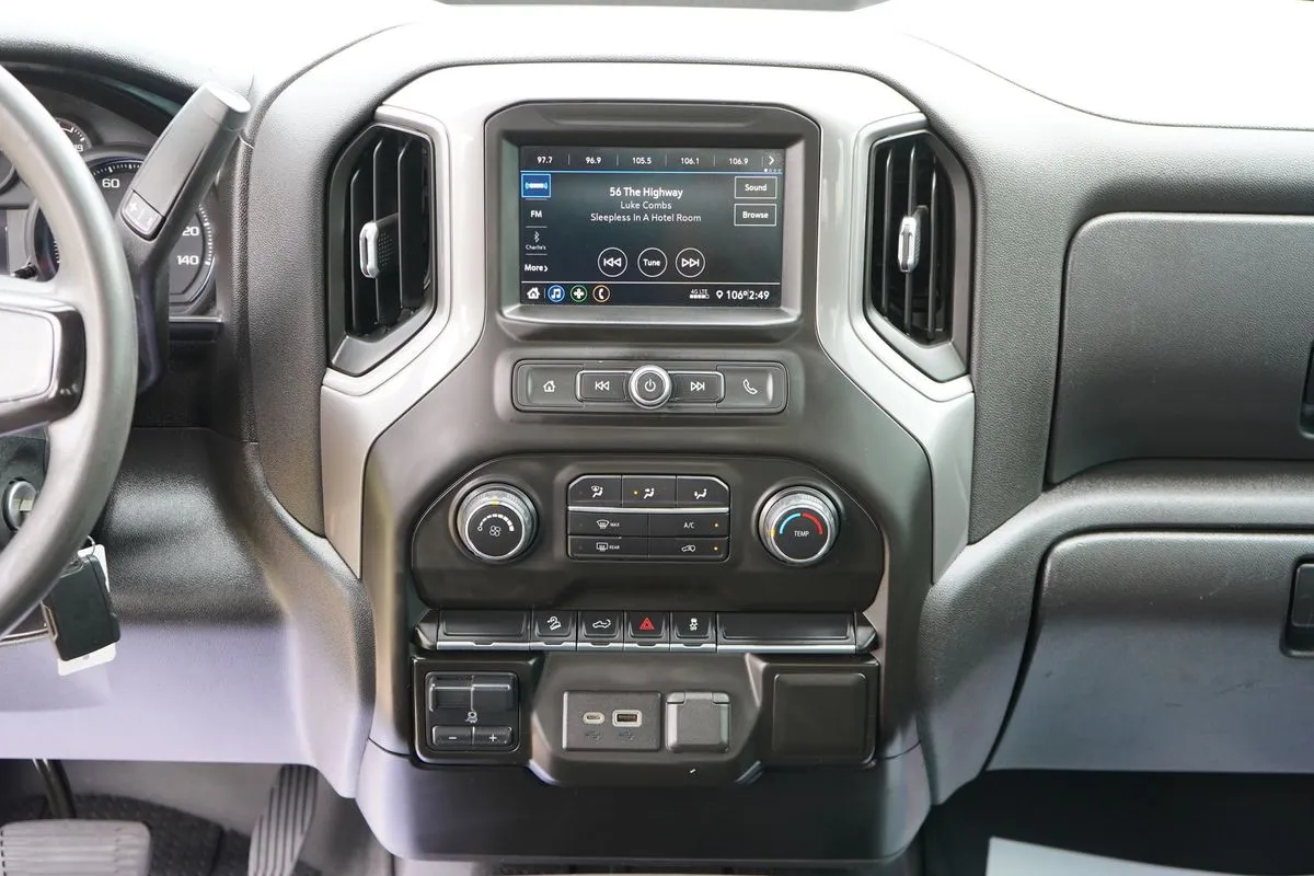 Chevrolet Silverado photo 19