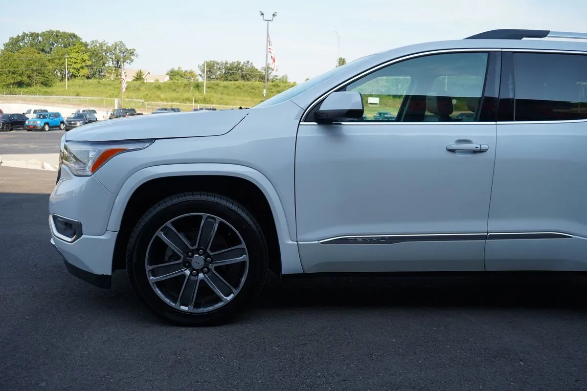 GMC Acadia photo 6