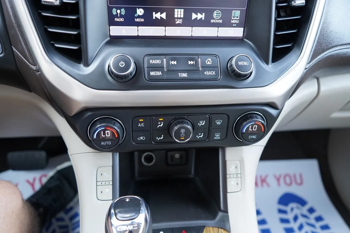GMC Acadia photo 22