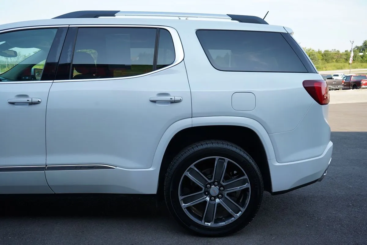 GMC Acadia photo 8