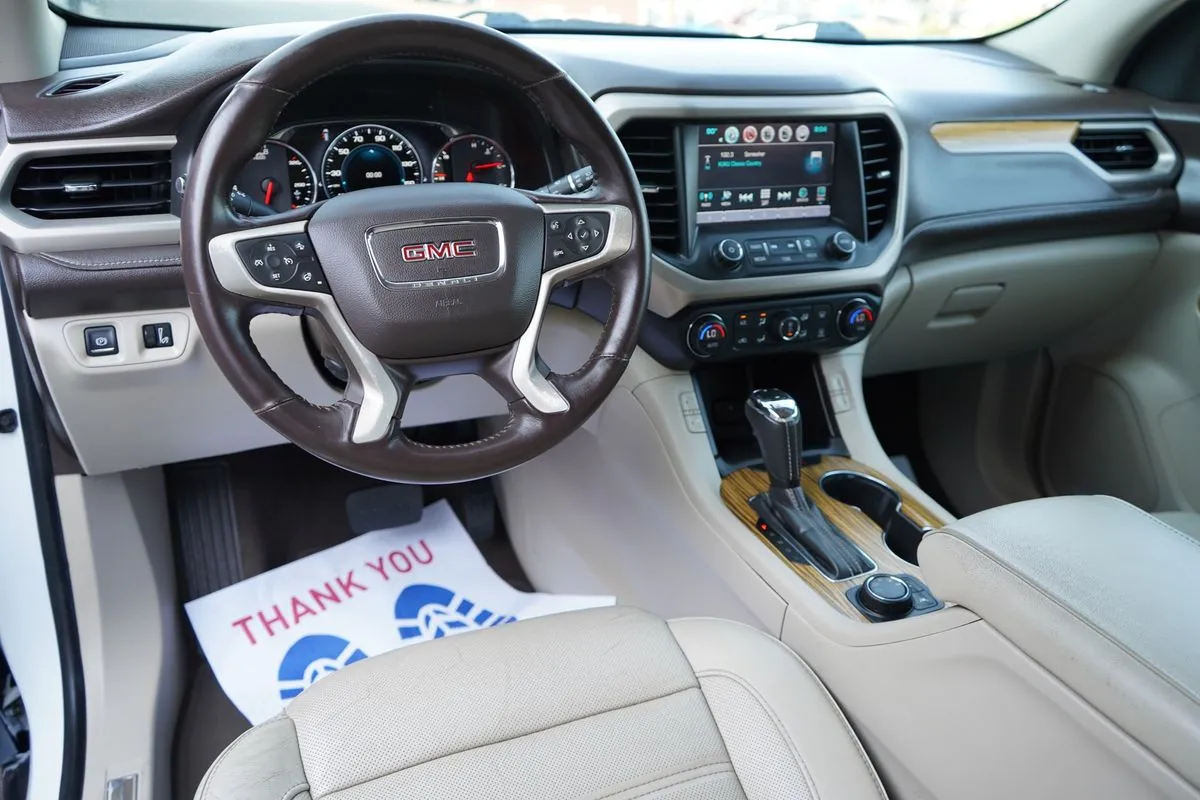 GMC Acadia photo 14