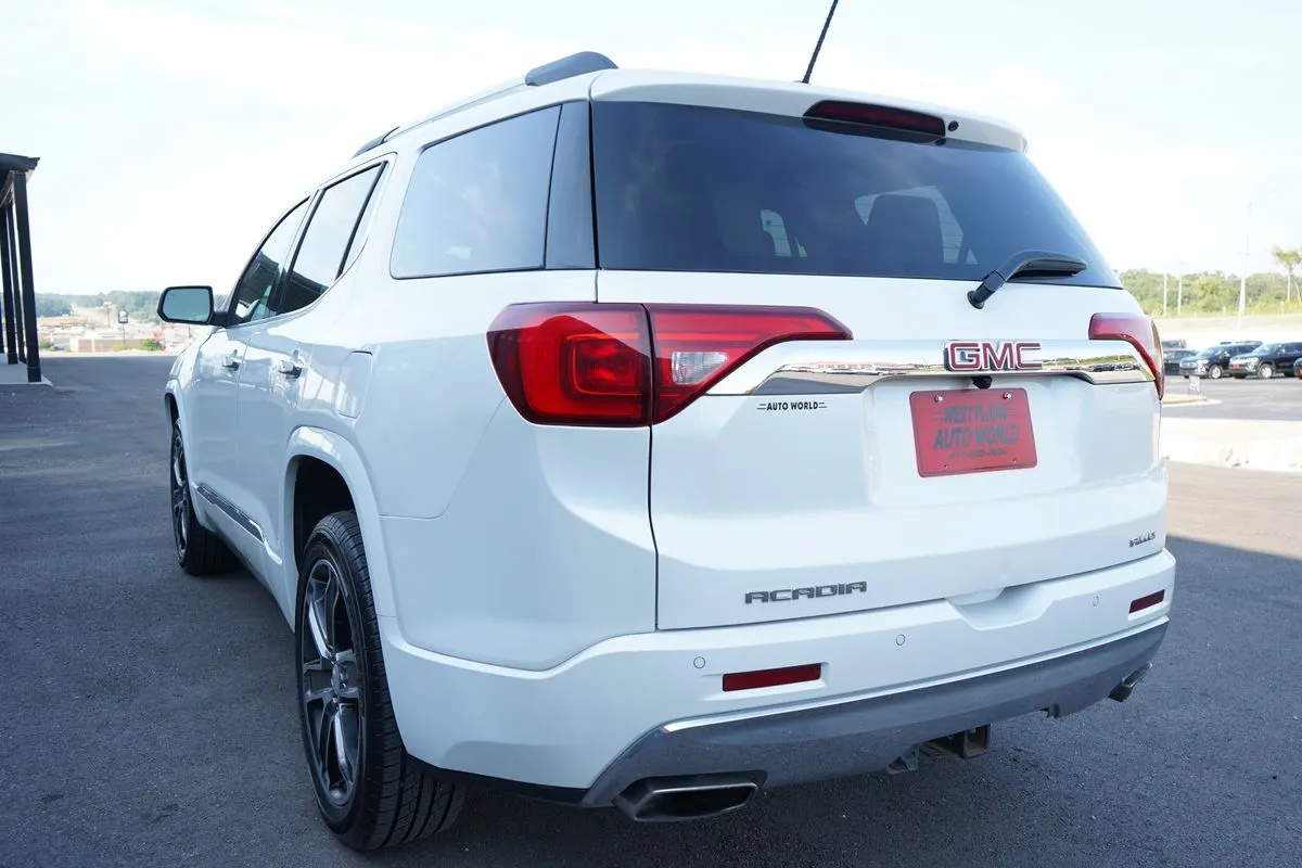 GMC Acadia photo 9