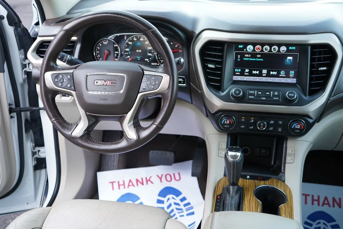 GMC Acadia photo 16