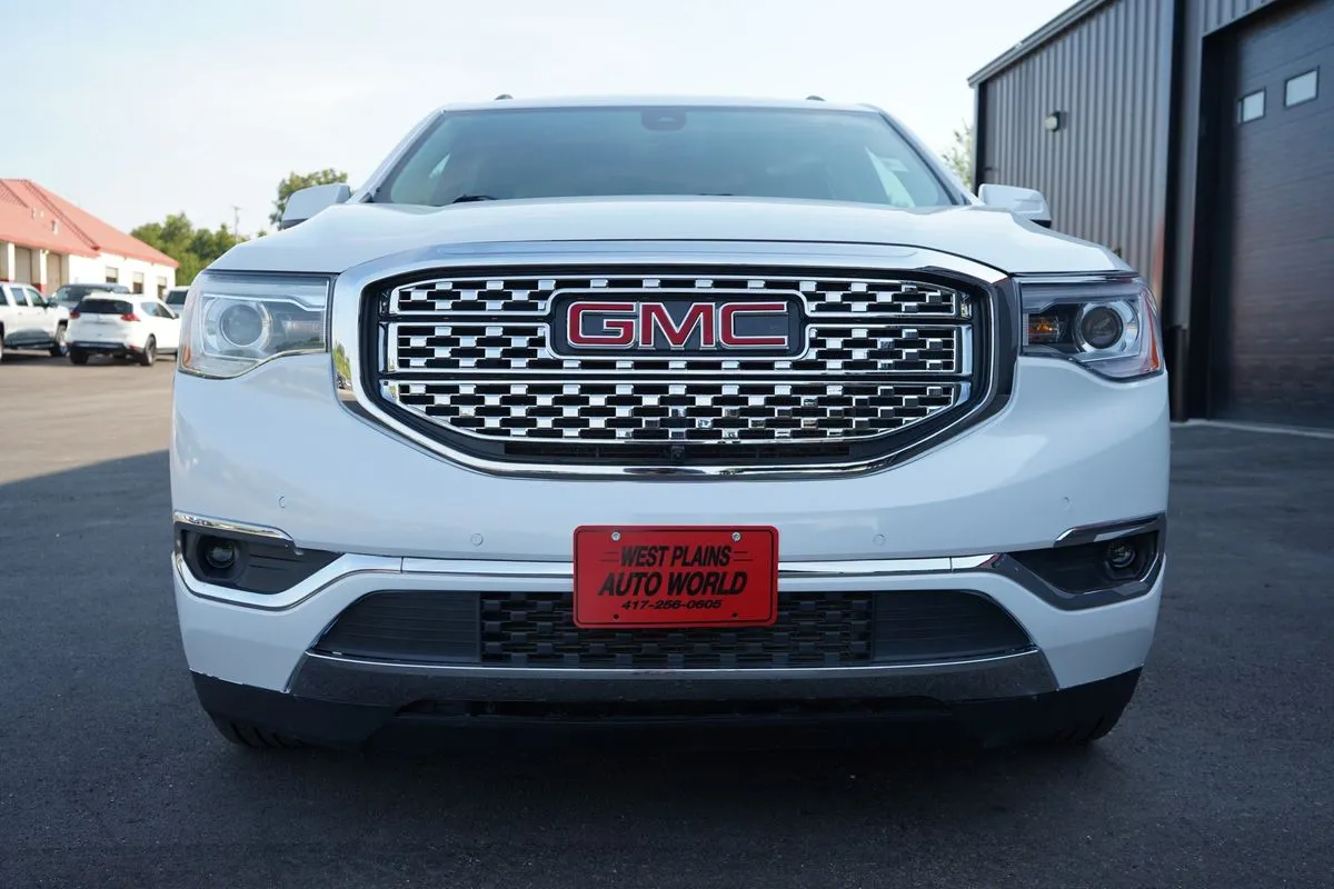 GMC Acadia photo 13