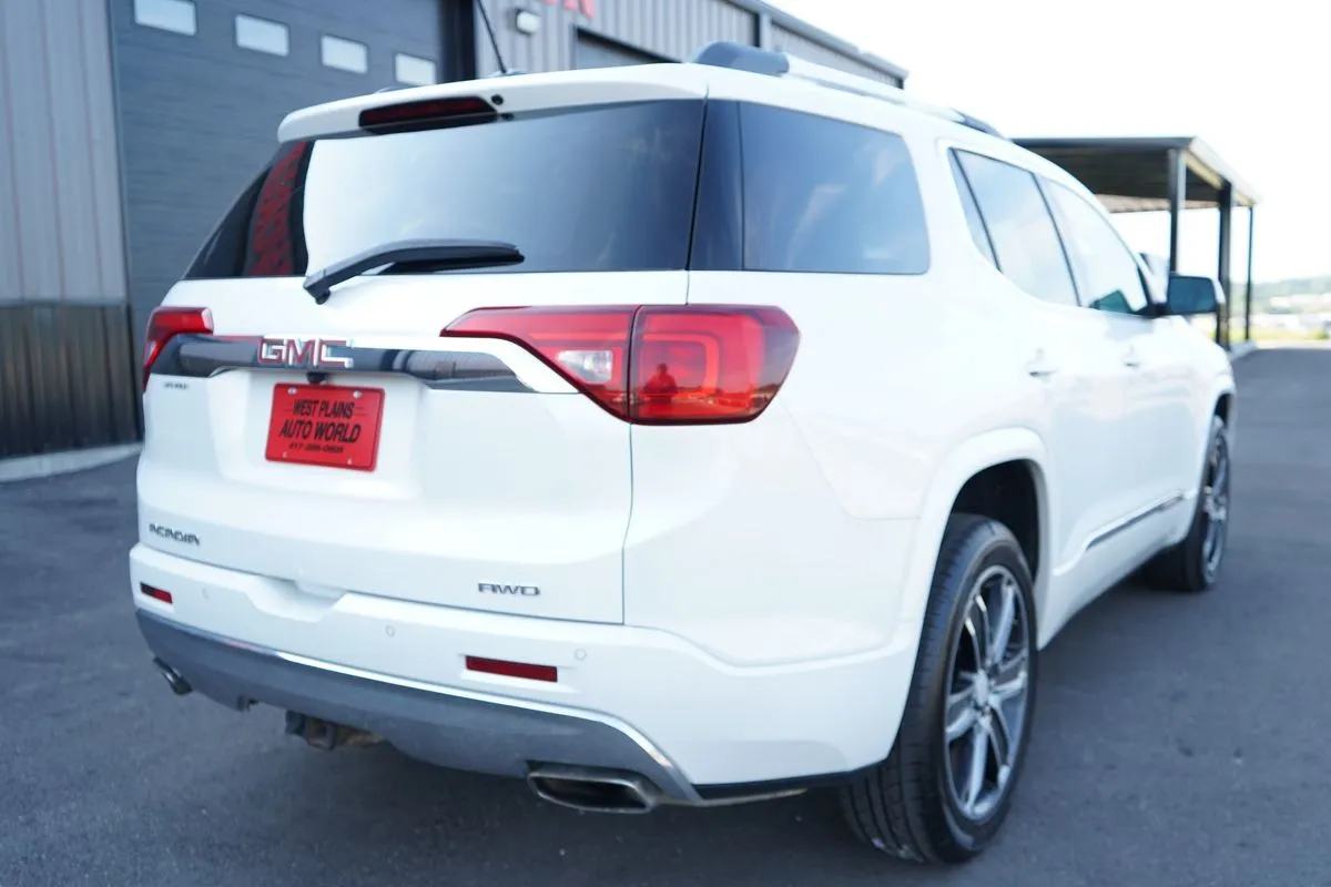 GMC Acadia photo 10