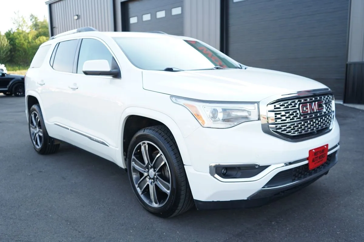 GMC Acadia photo 12