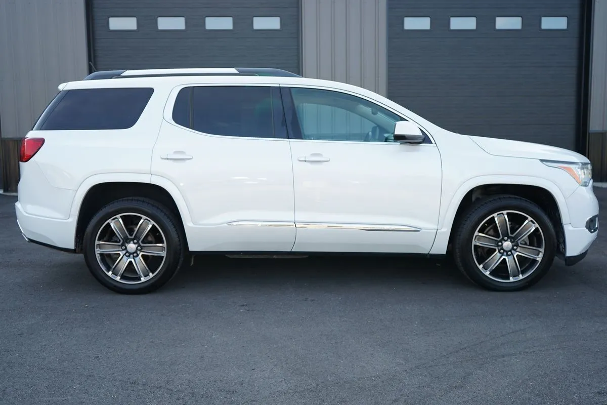 GMC Acadia photo 11