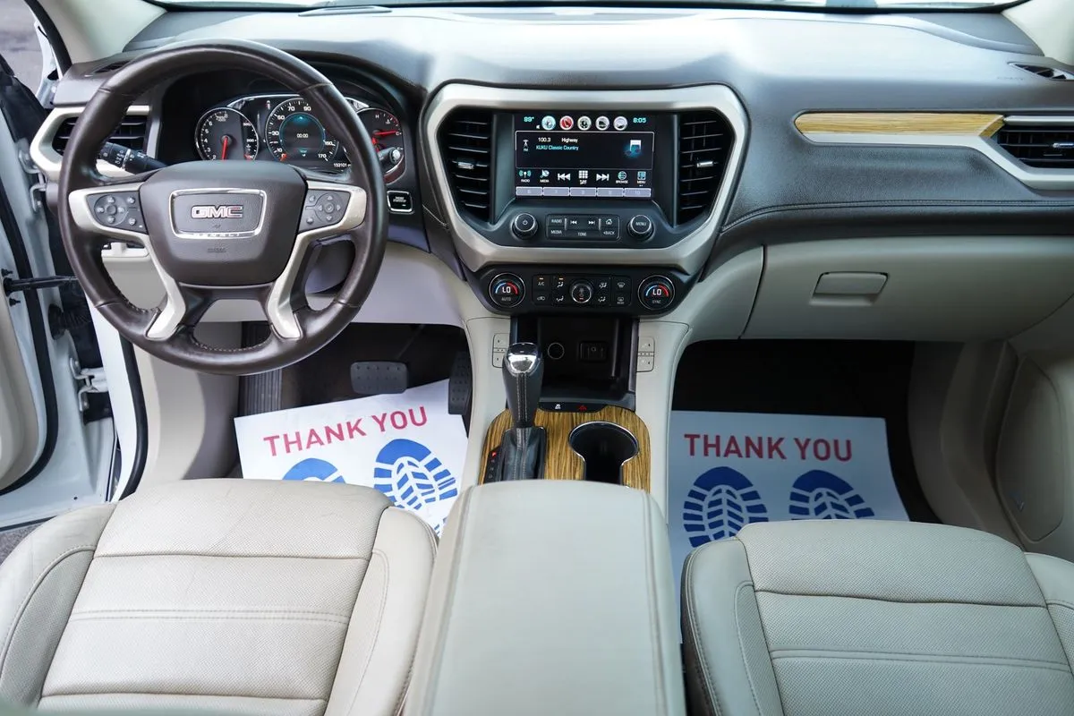 GMC Acadia photo 15