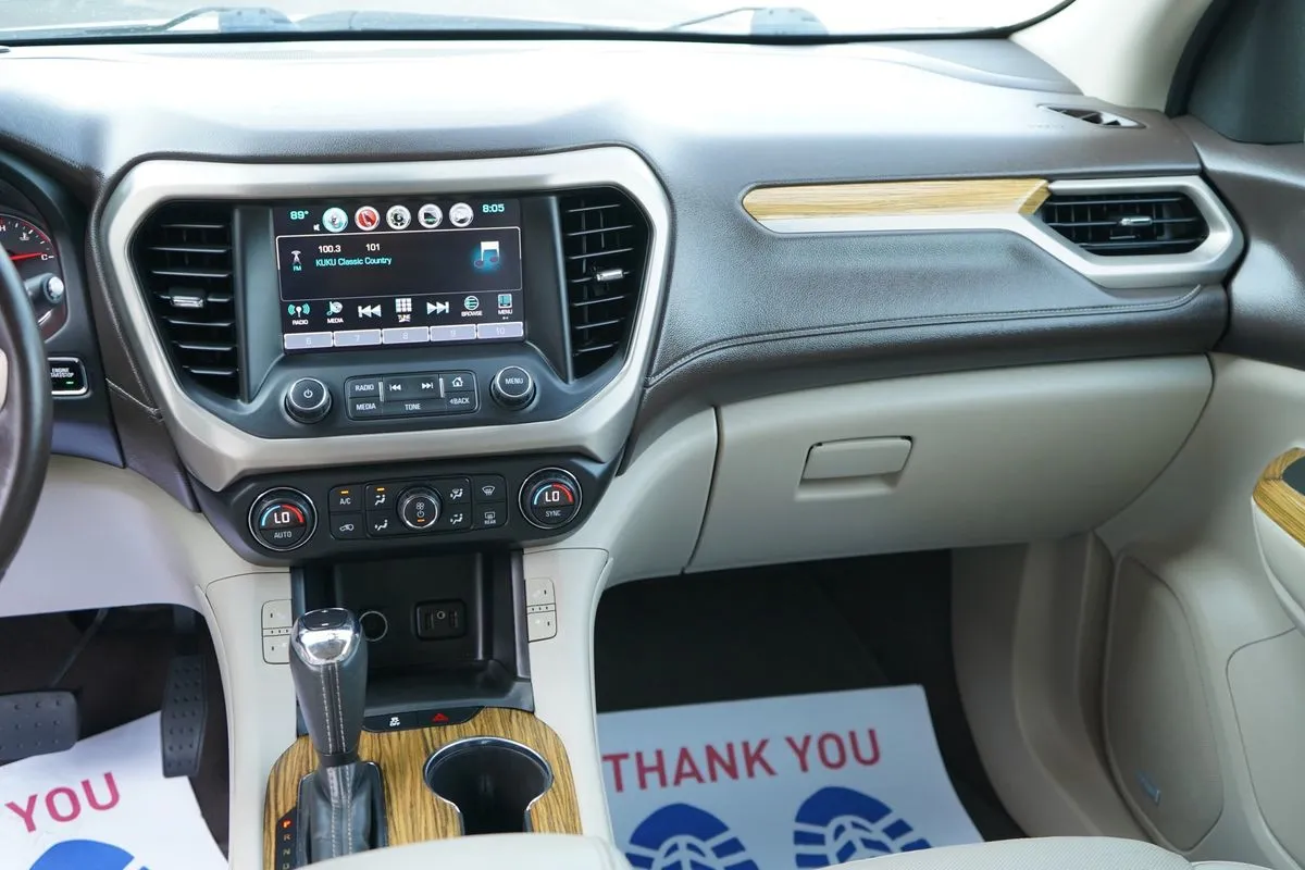 GMC Acadia photo 17
