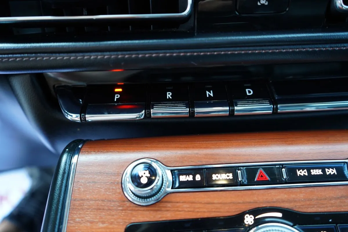 Lincoln Aviator photo 25