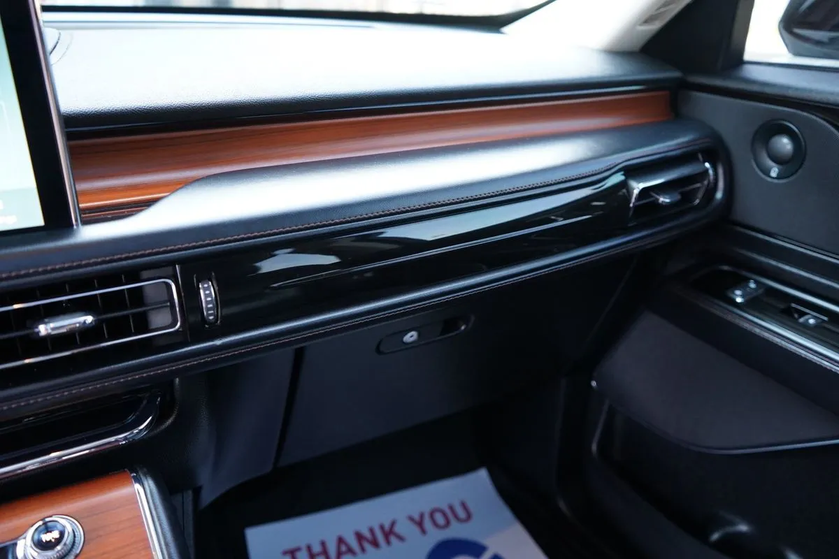 Lincoln Aviator photo 35