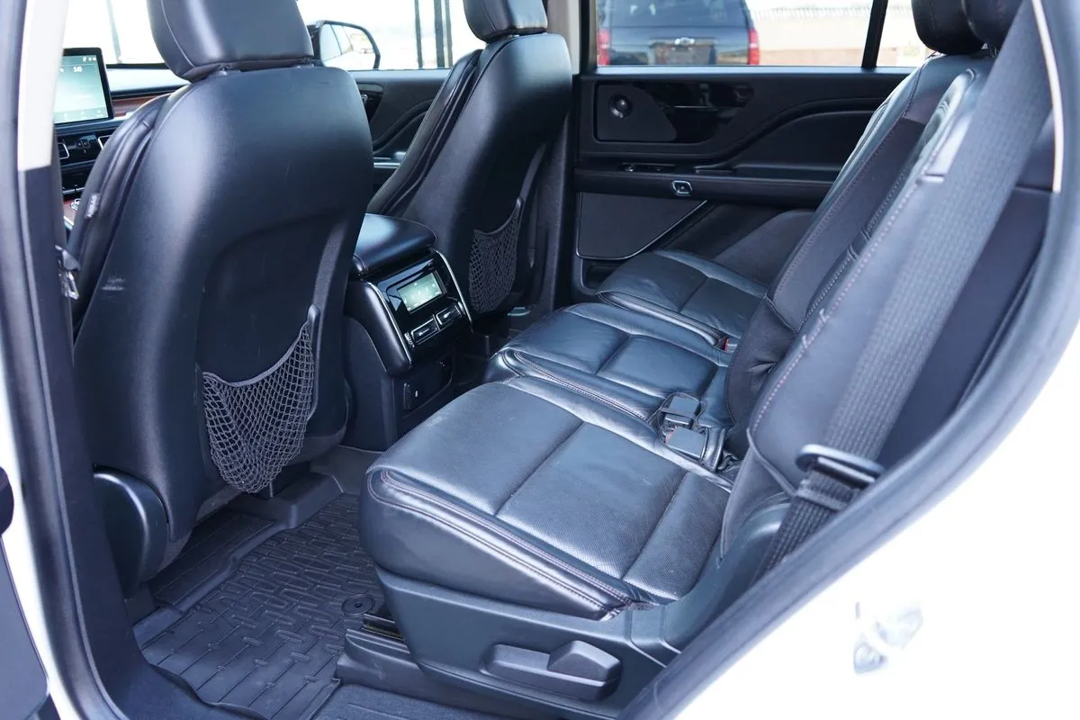 Lincoln Aviator photo 36