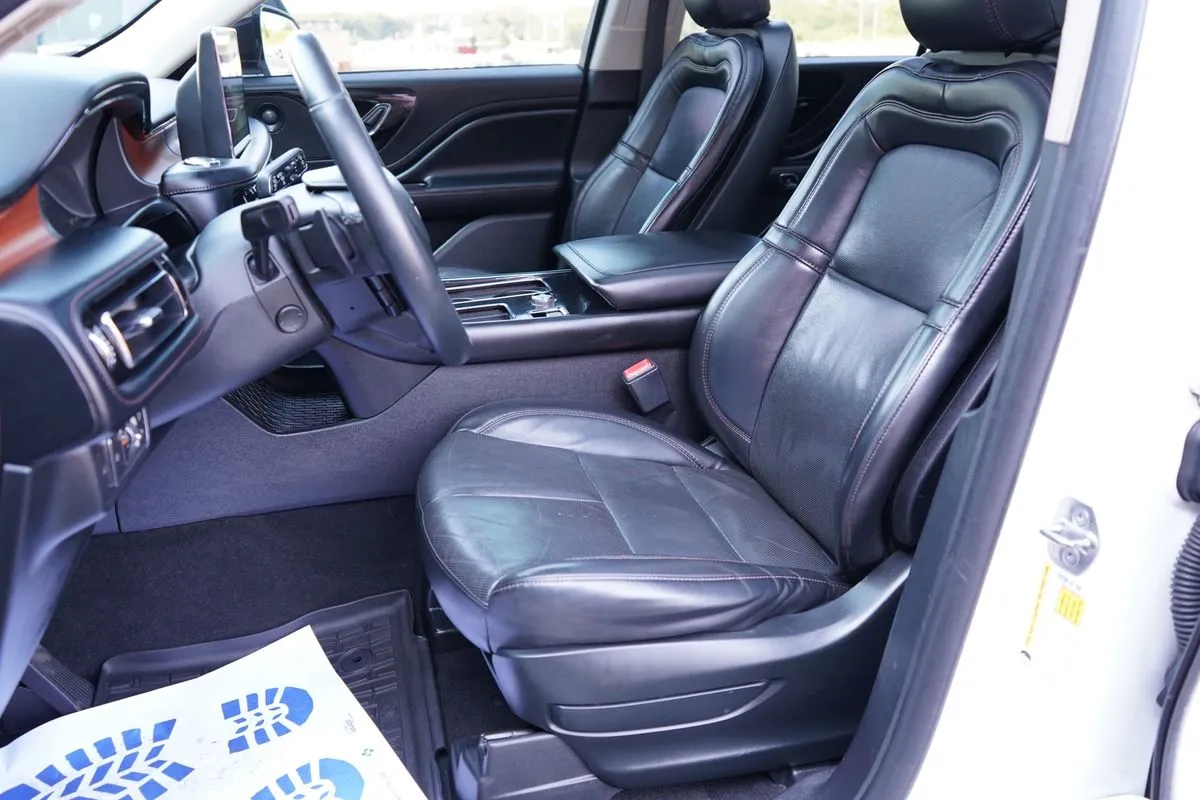 Lincoln Aviator photo 19