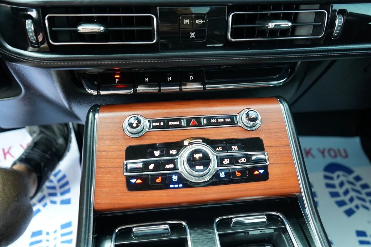 Lincoln Aviator photo 24