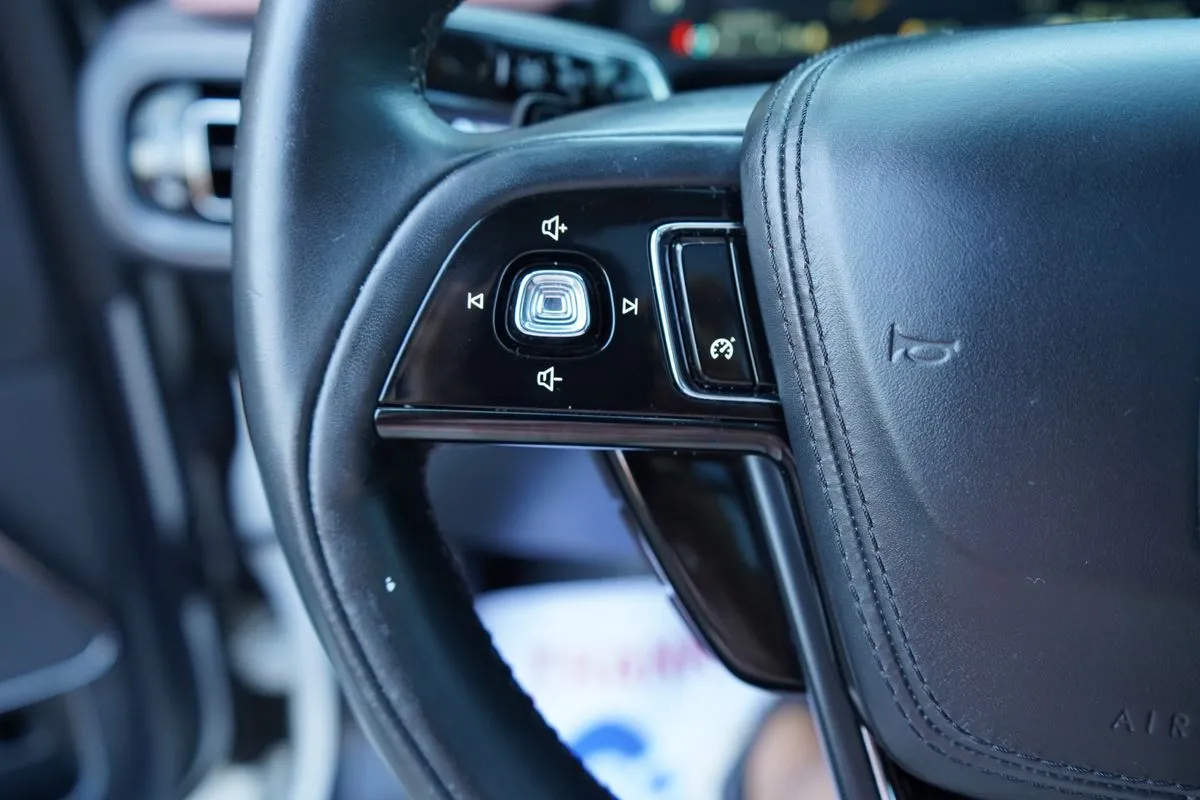 Lincoln Aviator photo 32