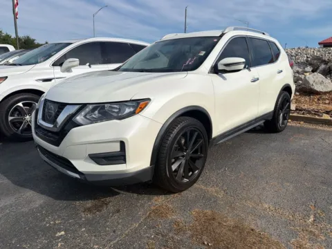 White 2017 Nissan Rogue SV for sale in West Plains, MO