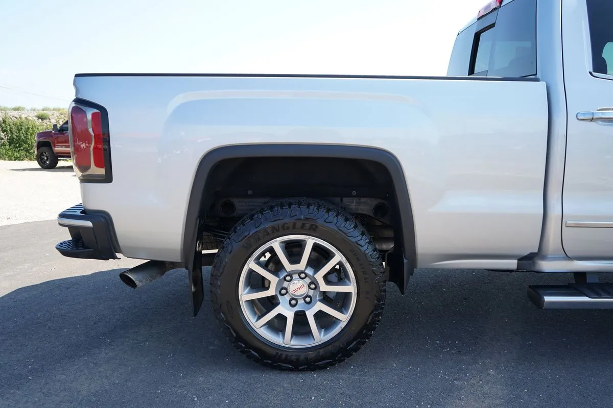 GMC Sierra photo 11