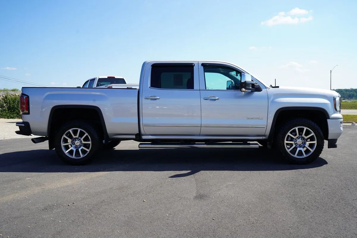 GMC Sierra photo 12