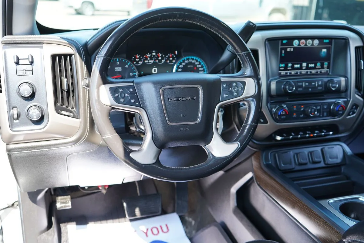 GMC Sierra photo 17