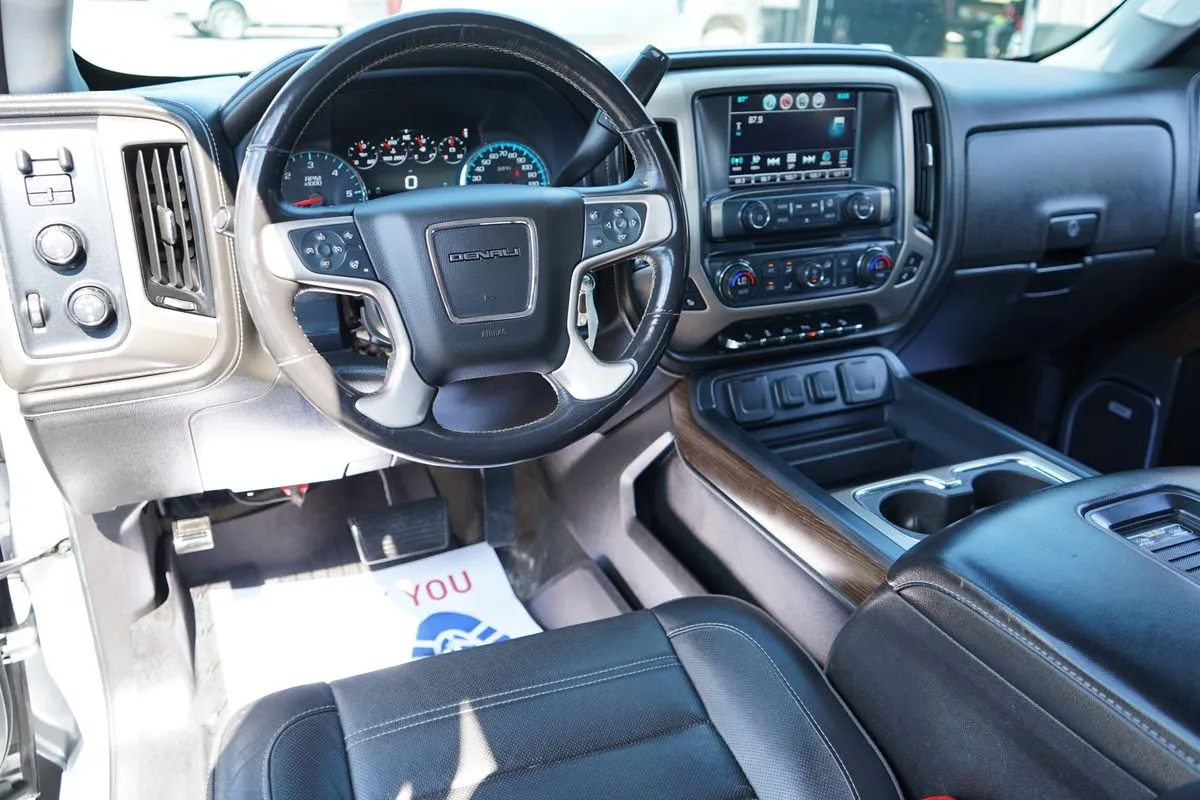 GMC Sierra photo 16