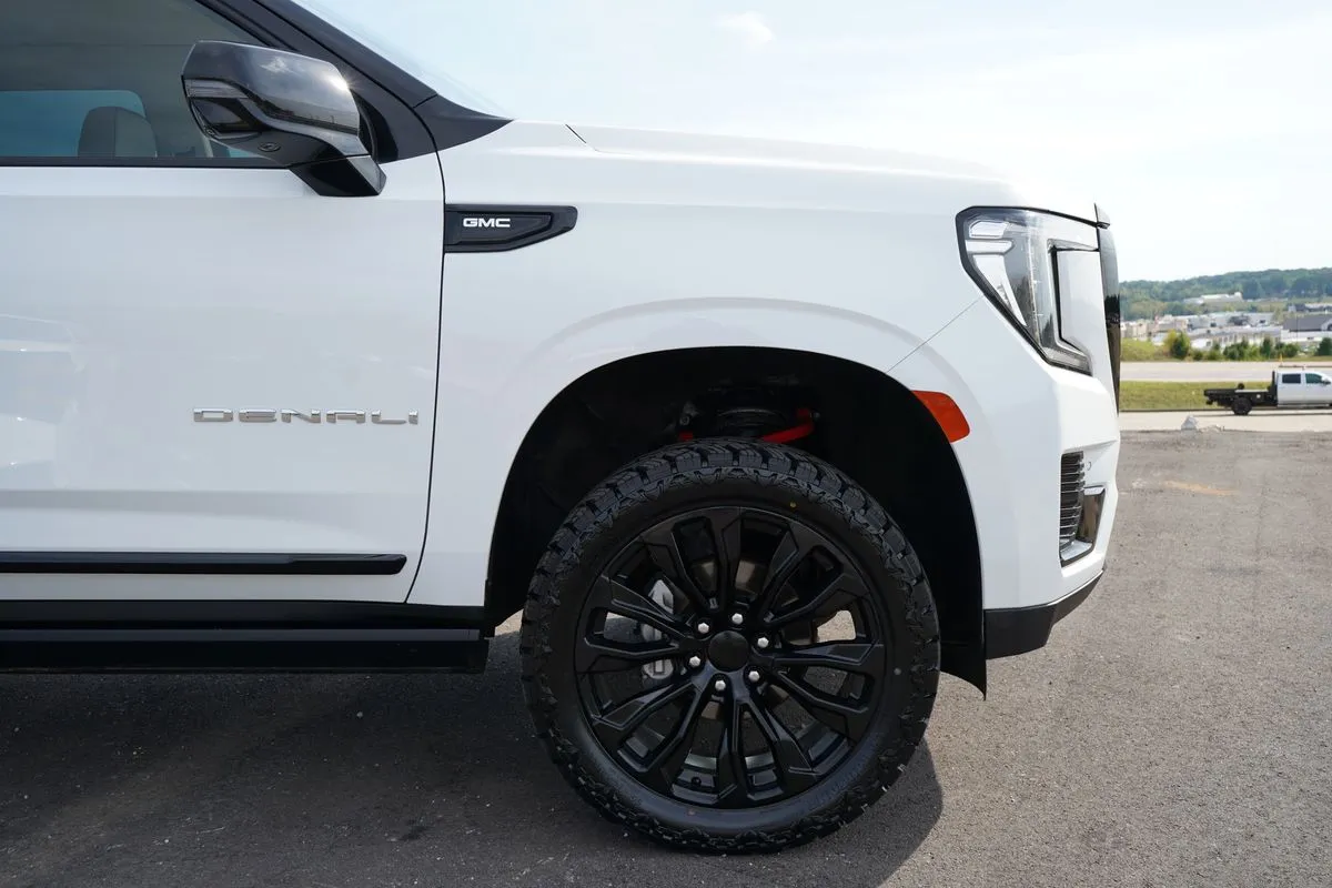 GMC Yukon XL photo 13