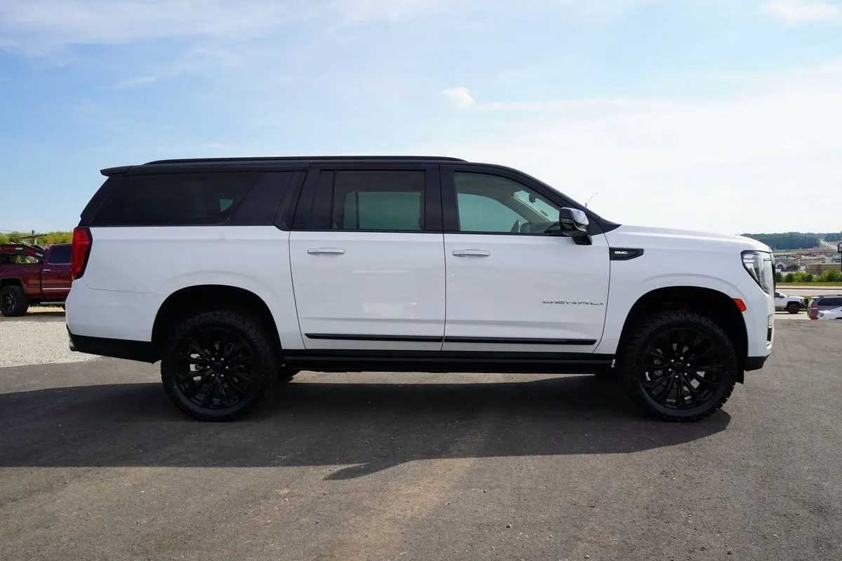 GMC Yukon XL photo 12