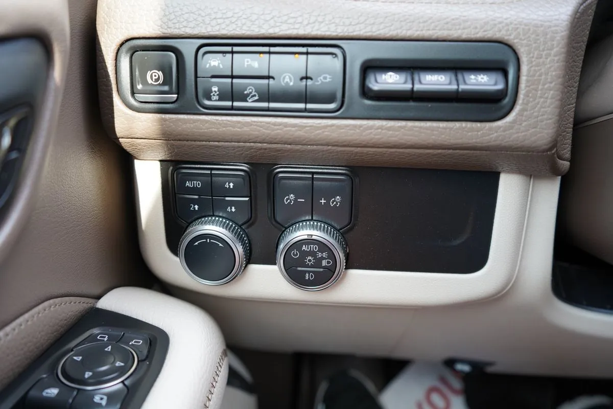 GMC Yukon XL photo 28