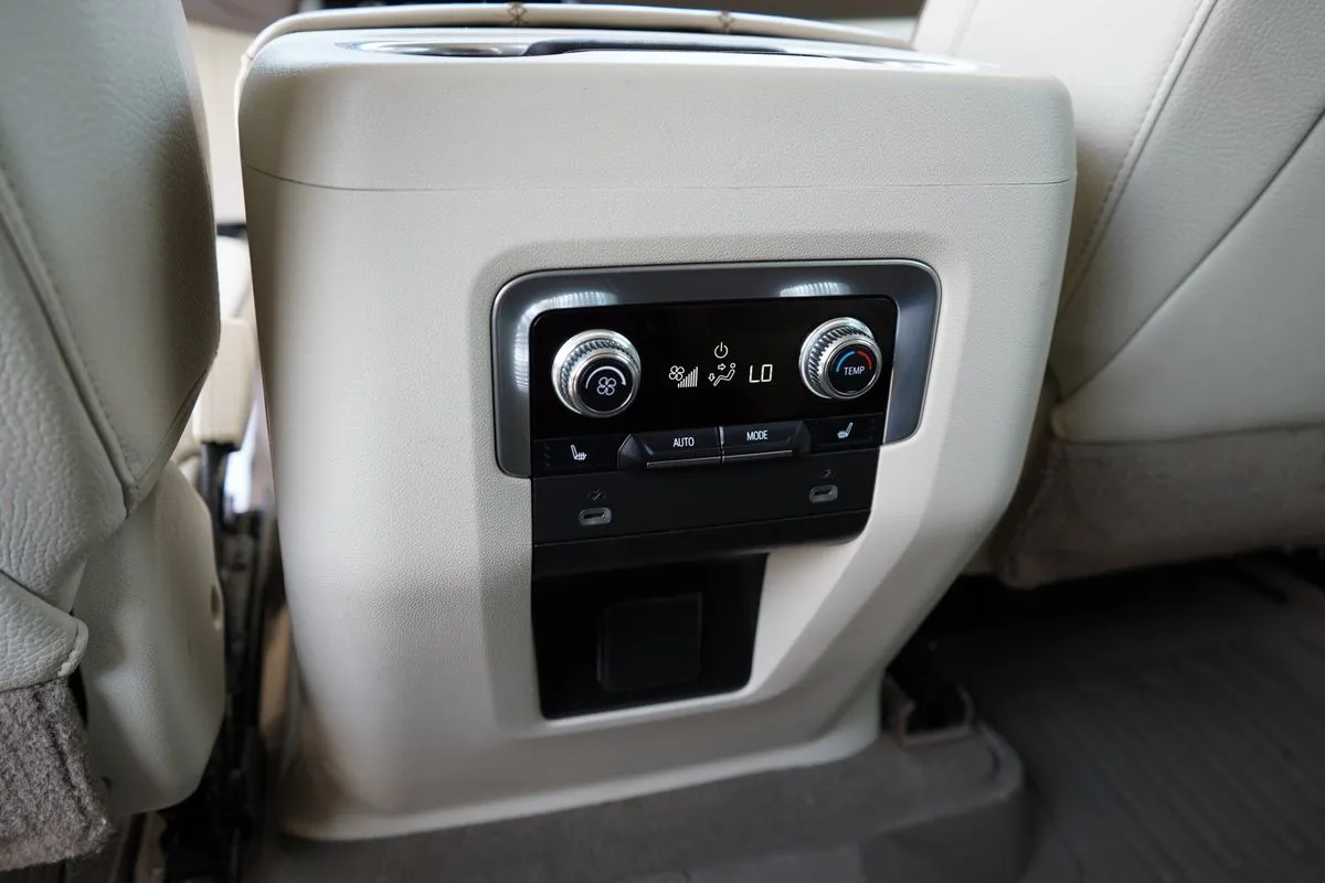 GMC Yukon XL photo 35