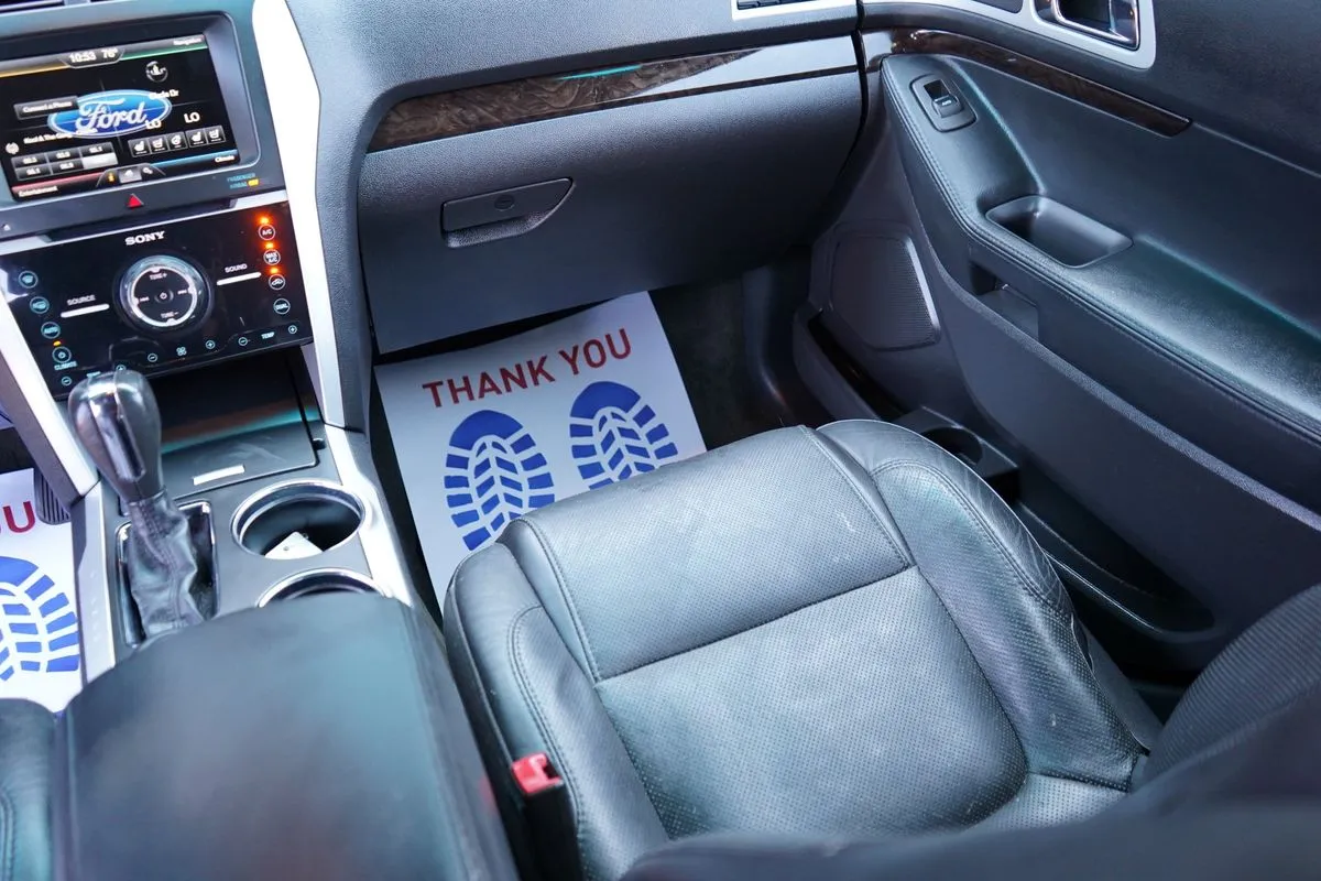 Ford Explorer photo 20