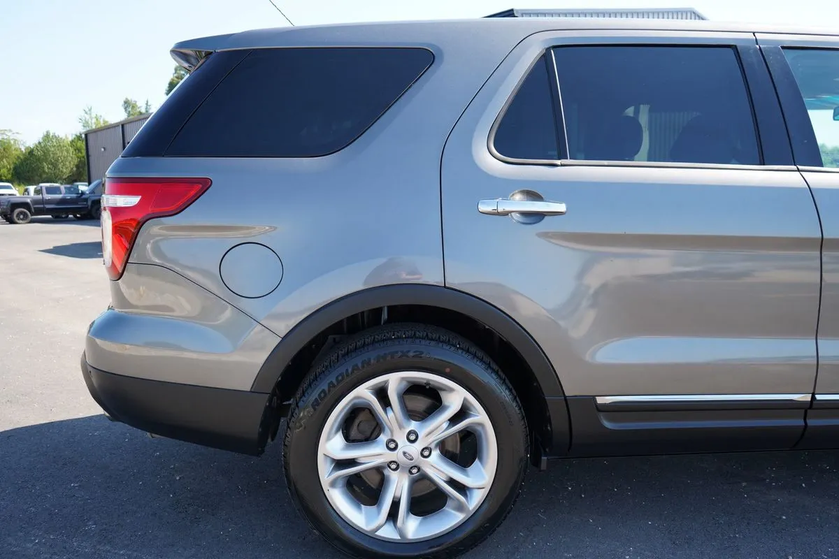 Ford Explorer photo 10