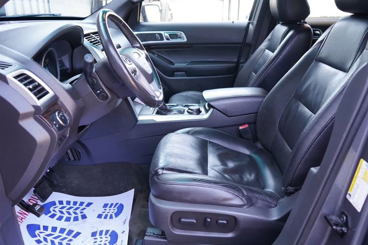 Ford Explorer photo 21