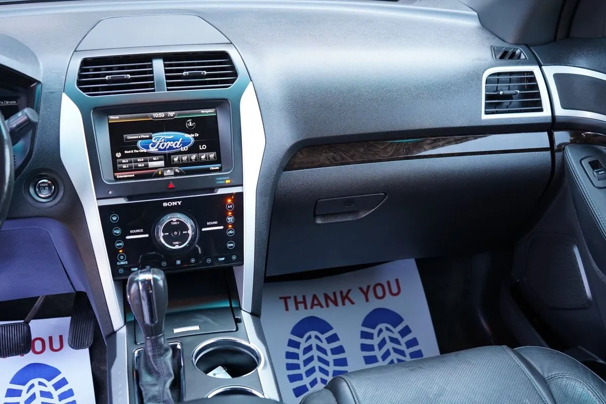 Ford Explorer photo 18