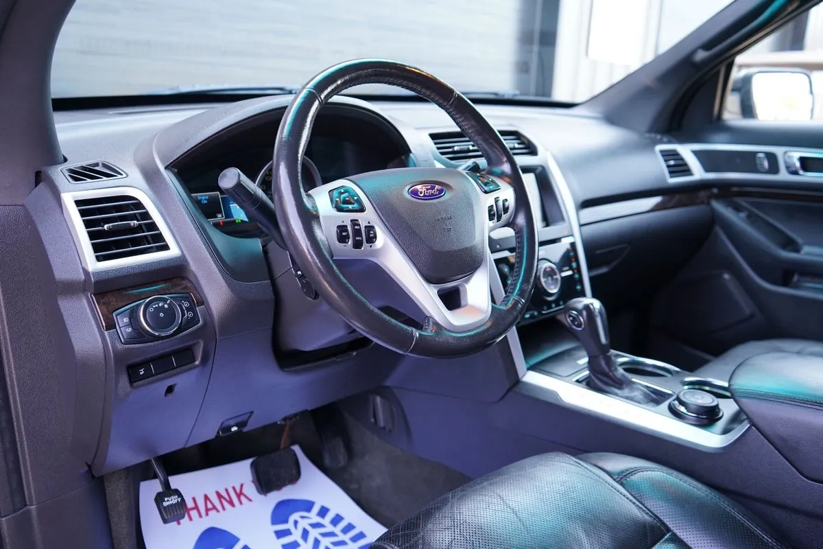 Ford Explorer photo 23